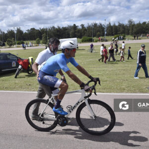Washington Nievas, director técnico. Bruno Castro (sub 23), de Club Ciclista Cerro Largo. 79ª Vuelta Ciclista del Uruguay. Pista de Ciclismo Walter Moyano.