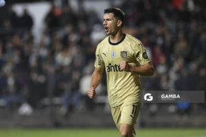 Maximiliano Silvera, de Peñarol, Torneo Apertura. Parque Alfredo Víctor Viera.