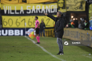 Diego Aguirre, director técnico de Peñarol, Torneo Apertura. Parque Alfredo Víctor Viera.