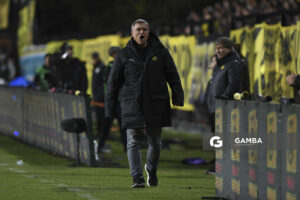 Diego Aguirre, director técnico de Peñarol, Torneo Apertura. Parque Alfredo Víctor Viera.
