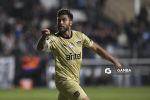 Héctor Villalba, de Peñarol,Torneo Apertura. Parque Alfredo Víctor Viera.