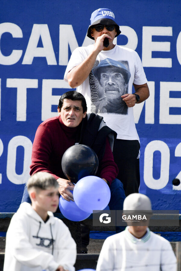Hinchas de Liverpool. Torneo Apertura. Estadio Belvedere.