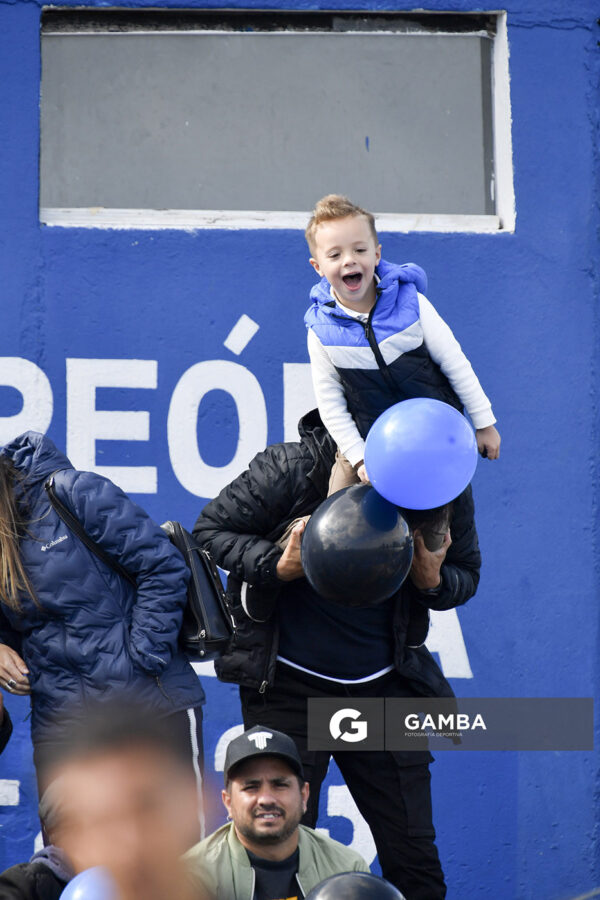 Hinchas de Liverpool. Torneo Apertura. Estadio Belvedere.