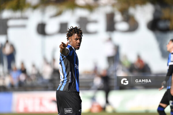 Abel Hernández, de Liverpool. Torneo Apertura. Estadio Belvedere.