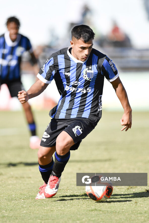 Nicolás Vallejo, de Liverpool. Torneo Apertura. Estadio Belvedere.