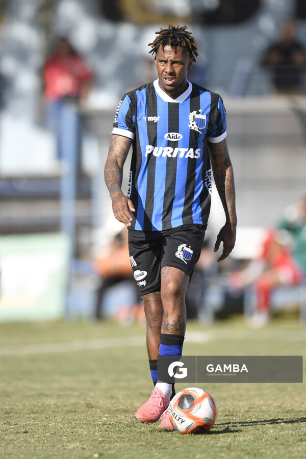 Abel Hernández, de Liverpool. Torneo Apertura. Estadio Belvedere.