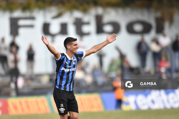 Martín Rabuñal, de Liverpool. Torneo Apertura. Estadio Belvedere.