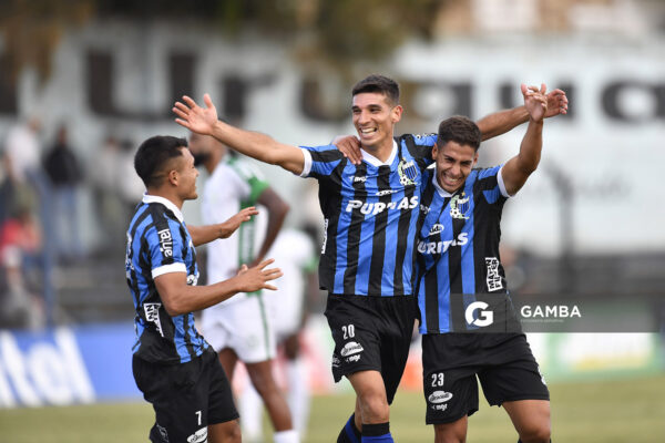 Martín Rabuñal, de Liverpool. Torneo Apertura. Estadio Belvedere.