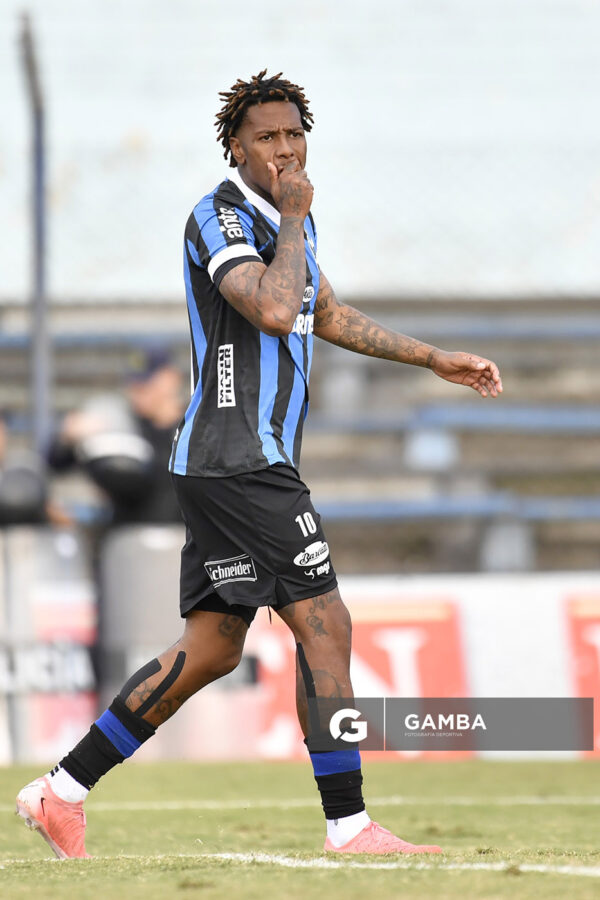 Abel Hernández, de Liverpool. Torneo Apertura. Estadio Belvedere.