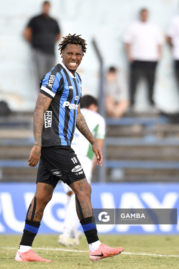 Abel Hernández, de Liverpool. Torneo Apertura. Estadio Belvedere.