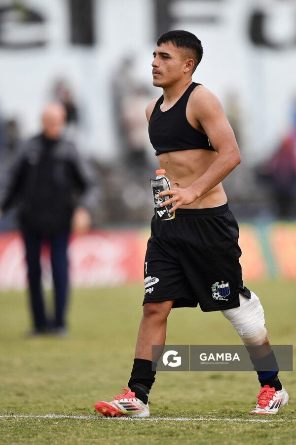 Nicolás Vallejo, de Liverpool. Torneo Apertura. Estadio Belvedere.