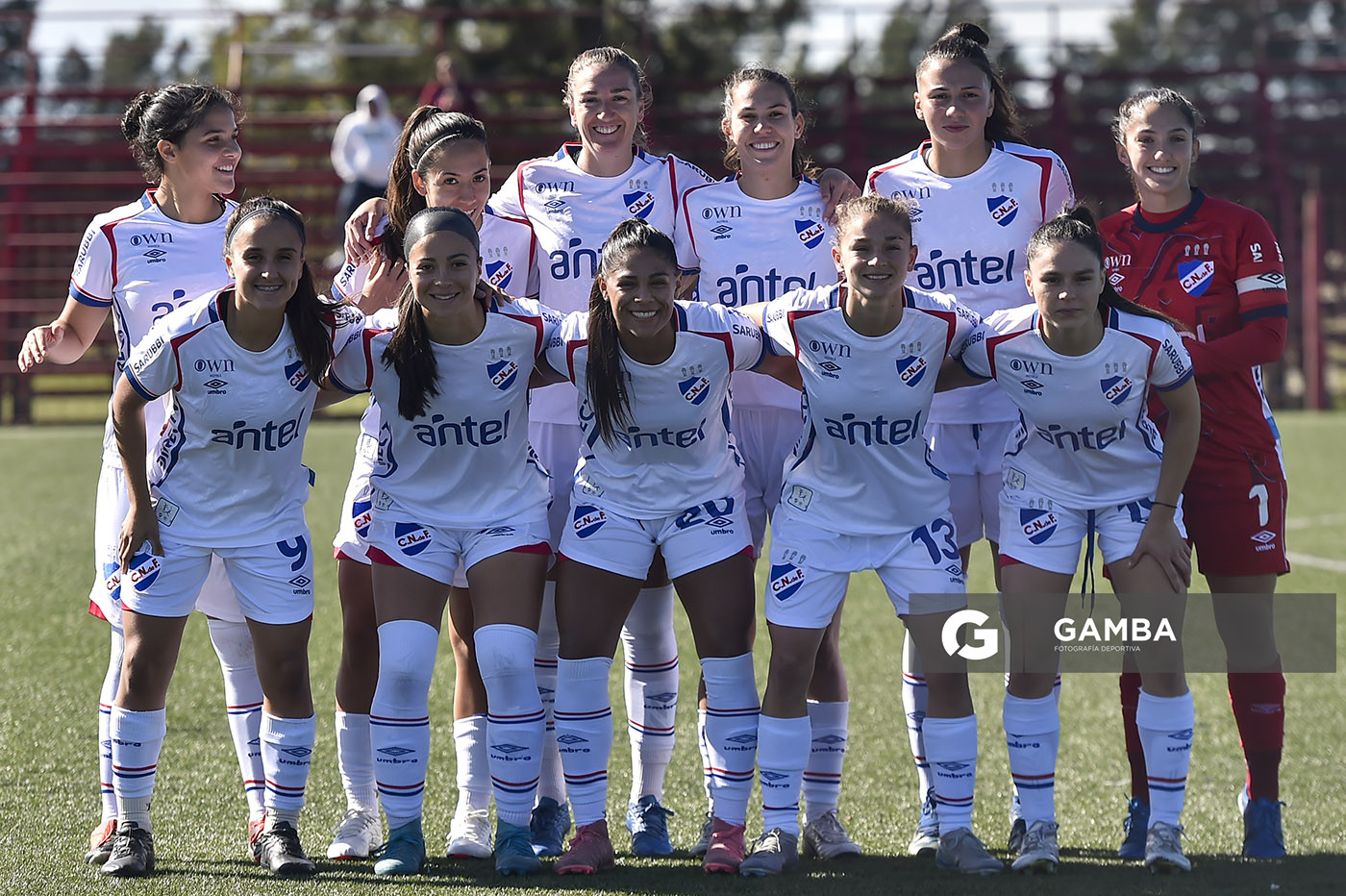 Titulares de Nacional. Josefina Villanueva, golera y capitana. Campeonato Uruguayo de Fútbol Femenino. Complejo Rentistas.