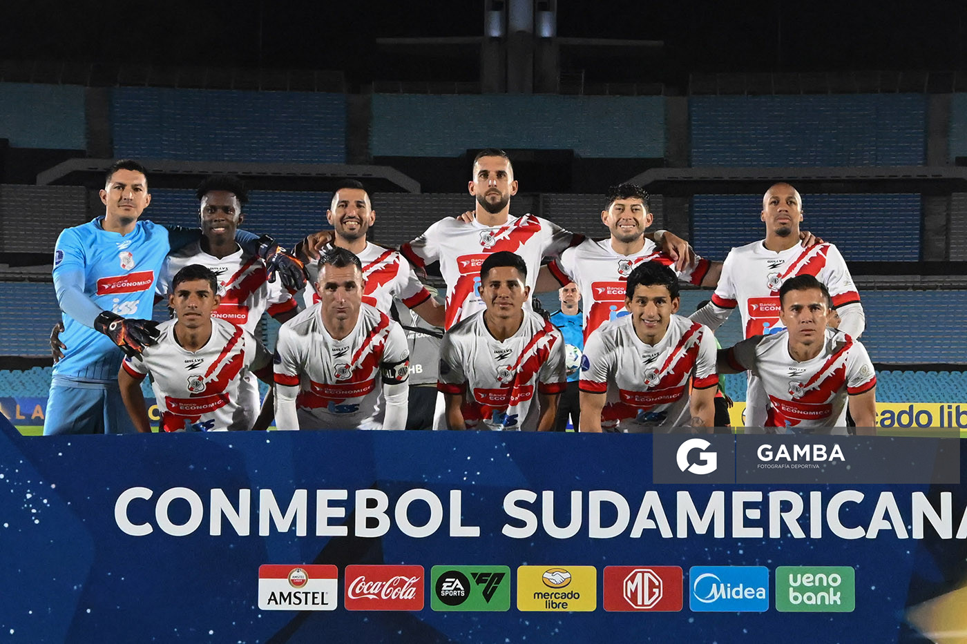 Titulares de Nacional Potosí. Copa Conmebol Sudamericana. Estadio Centenario.