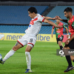 Víctor Abrego, de Nacional Potosí. Copa Conmebol Sudamericana. Estadio Centenario.