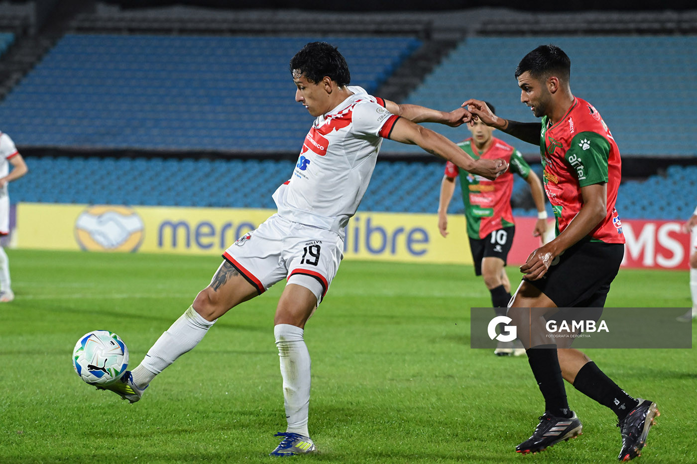 Víctor Abrego, de Nacional Potosí. Copa Conmebol Sudamericana. Estadio Centenario.