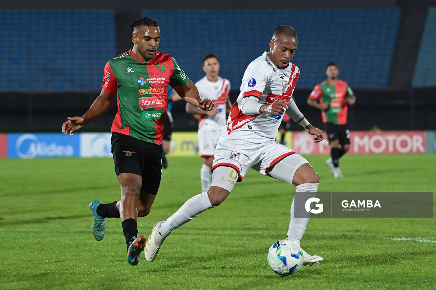 Edisson Restrepo, de Nacional Potosí. Copa Conmebol Sudamericana. Estadio Centenario.