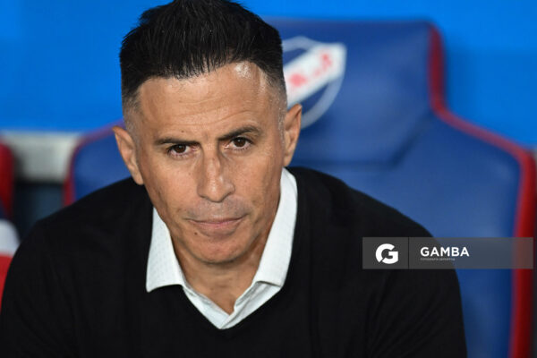 Pablo Peirano, director técnico de Nacional. Torneo Apertura – Liga AUF uruguaya 2025. Estadio Gran Parque Central.