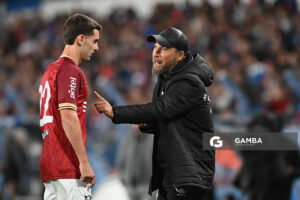 Juan Manuel Martínez, director técnico de Wanderers. Torneo Apertura – Liga AUF uruguaya 2025. Estadio Gran Parque Central.