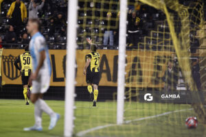 Lucas Hernández, de Peñarol. Torneo Apertura. Estadio Campeón del Siglo.