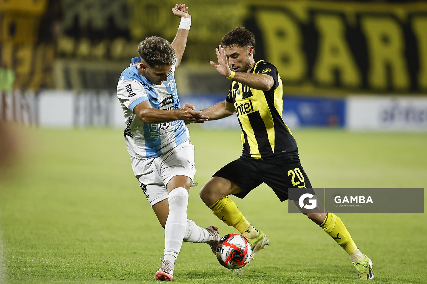 Pedro Milans, de Peñarol. Torneo Apertura. Estadio Campeón del Siglo.