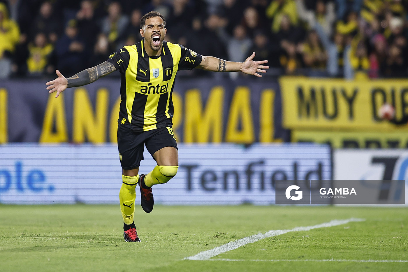 David Terans, de Peñarol. Torneo Apertura. Estadio Campeón del Siglo.
