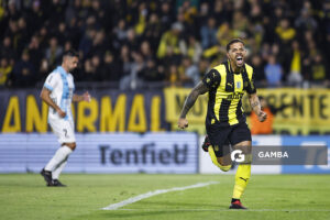 David Terans, de Peñarol. Torneo Apertura. Estadio Campeón del Siglo.