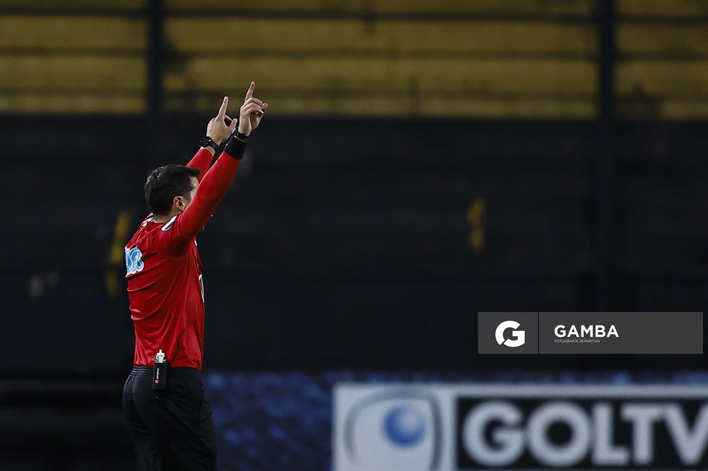 Gustavo Tejera, árbitro central. Torneo Apertura. Estadio Campeón del Siglo.