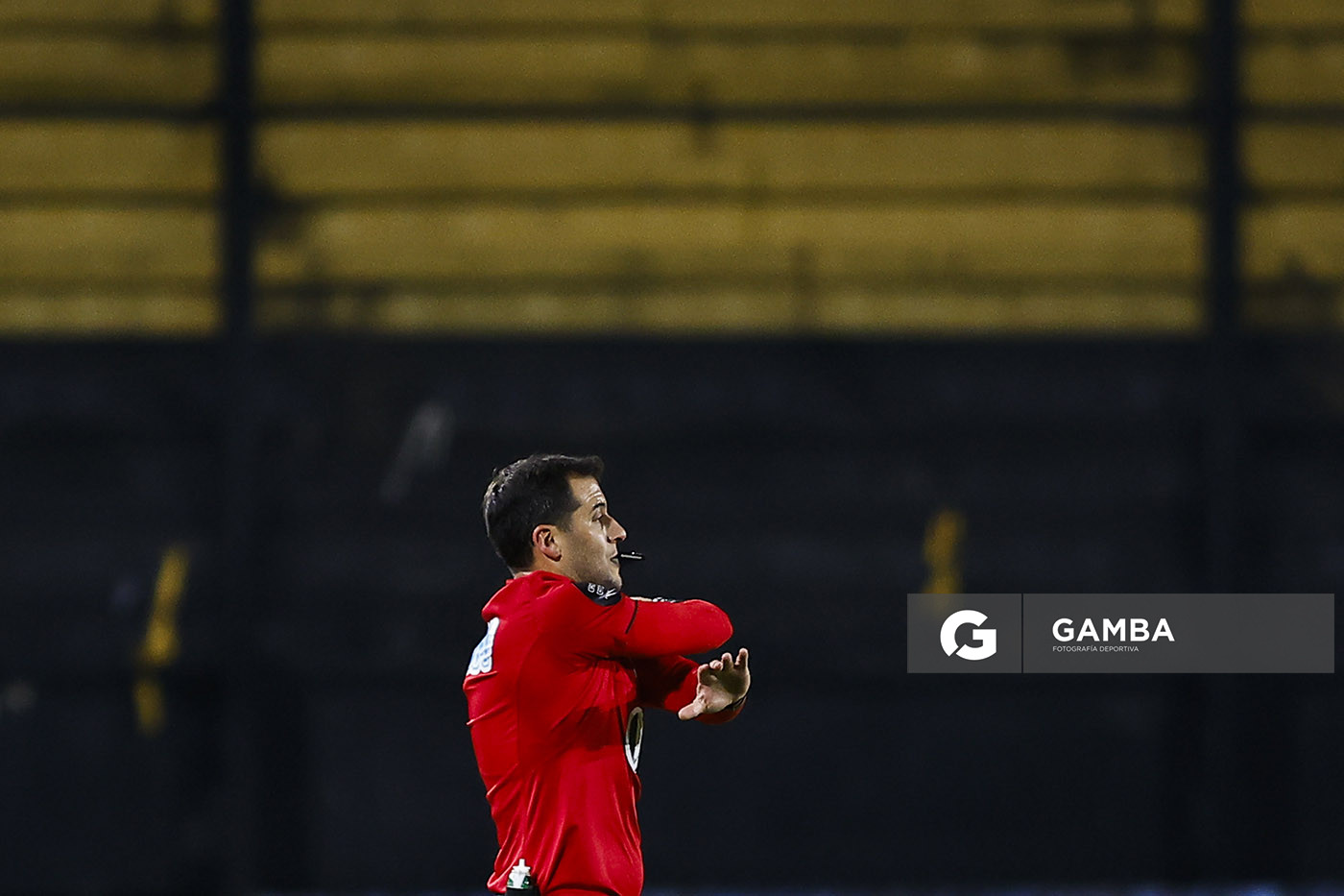 Gustavo Tejera, árbitro central. Torneo Apertura. Estadio Campeón del Siglo.