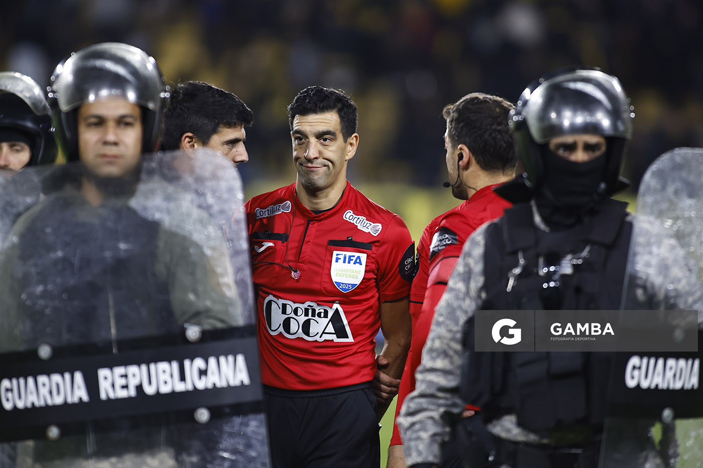 Héctor Bergaló, árbitro asistente. Torneo Apertura. Estadio Campeón del Siglo.