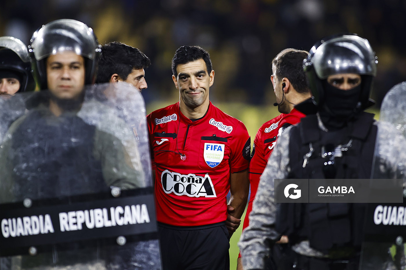 Héctor Bergaló, árbitro asistente. Torneo Apertura. Estadio Campeón del Siglo.