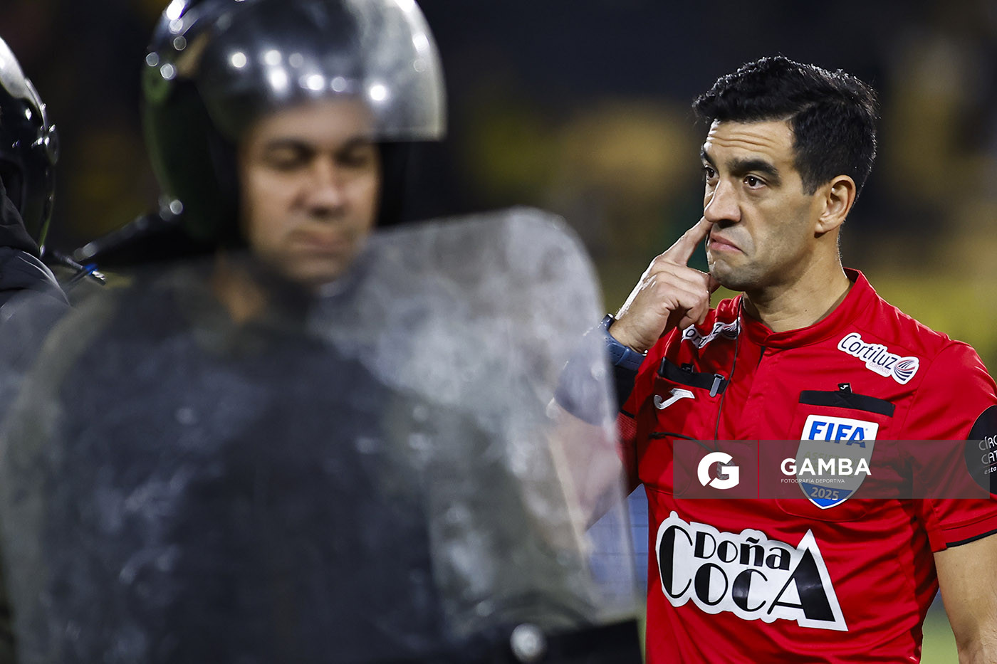 Héctor Bergaló, árbitro asistente. Torneo Apertura. Estadio Campeón del Siglo.