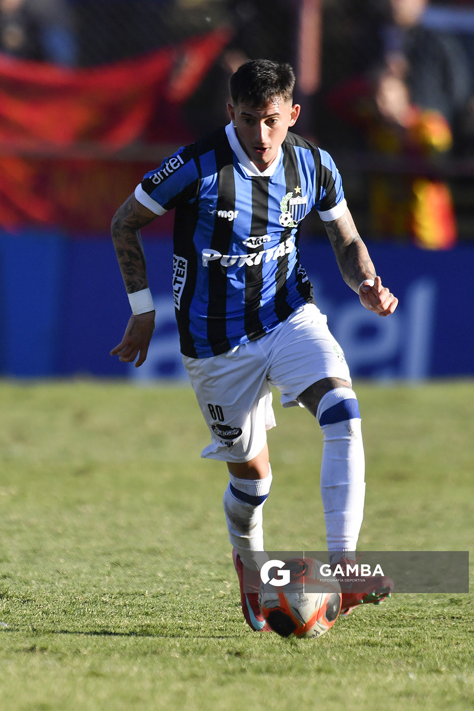Gonzalo Nápoli, de Liverpool. Torneo Apertura. Estadio Parque Abraham Paladino.