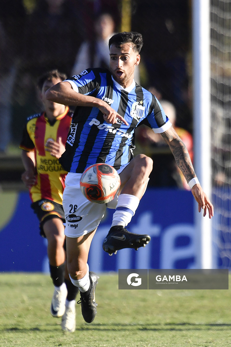 Nicolás Cabral, de Liverpool. Torneo Apertura. Estadio Parque Abraham Paladino.