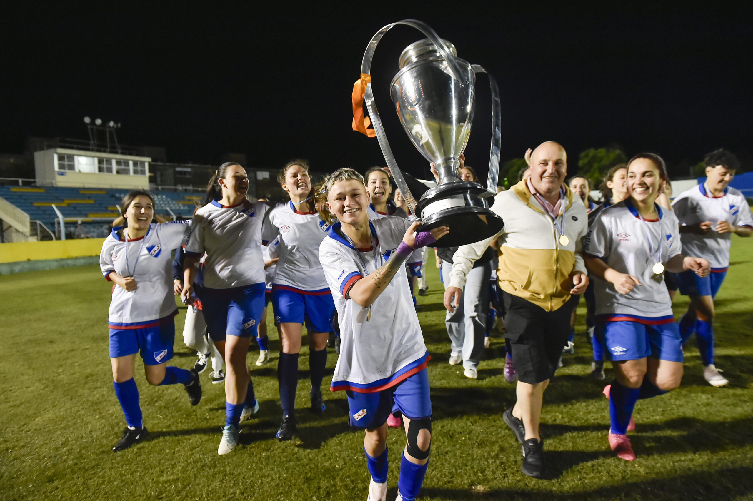 ©Fernando Morán-20241208FM-1221./ Nacional(Florida), Campeón invicto de la 22ª Copa Nacional de Fútbol Femenino “María Rosa Albarenque”, el 8 de diciembre de 2024 en el Estadio Parque Liebig's, en Fray Bentos, Río Negro. / Foto: Fernando Morán, Agencia Gamba.-
