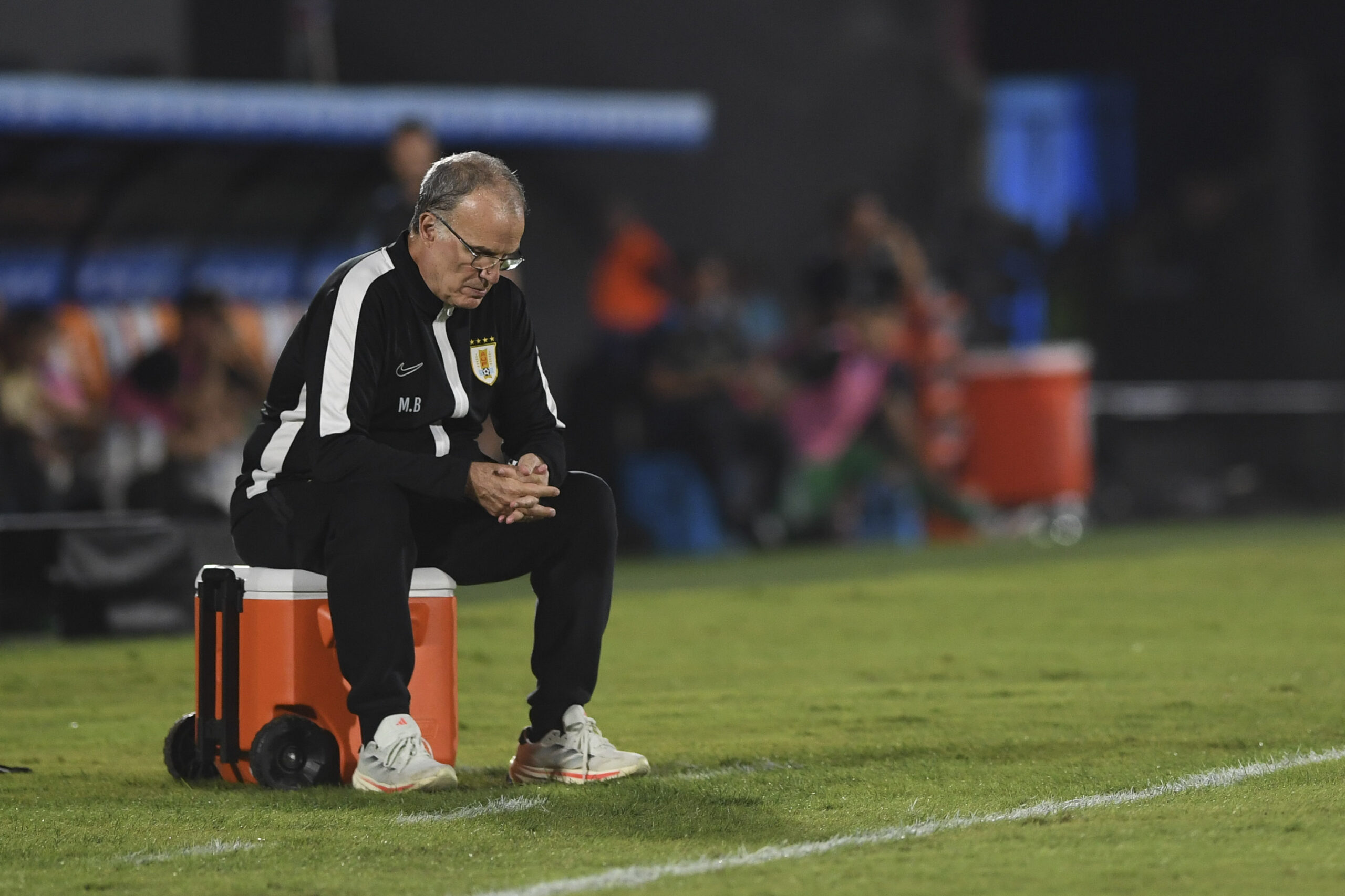 Sandro Pereyra-20250321SP-0548./ Marcelo Bielsa, director técnico de Uruguay, durante el partido Uruguay vs Argentina por la decimotercera fecha de las Eliminatorias Sudamericanas para la Copa Mundial de Fútbol 2026, el 21 de marzo de 2025 en el Estadio Centenario, en Montevideo. / Foto: Sandro Pereyra, Agencia Gamba.-