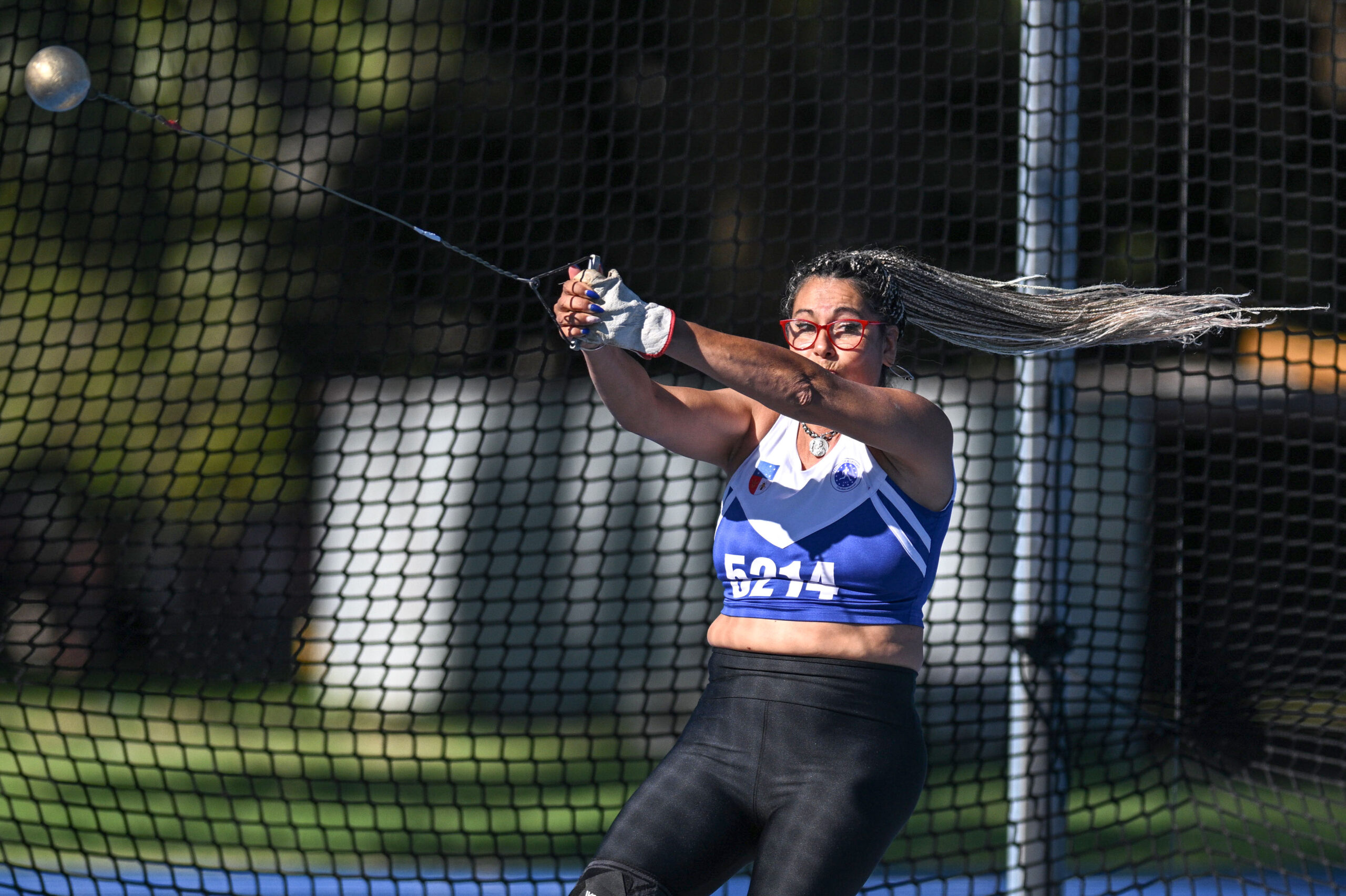 Guillermo Legaria-20250413GL-0667./ Mónica González, medalla de plata en lanzamiento de martillo durante el Campeonato Nacional de Atletismo, el 13 de abril de 2025 en la Pista Darwin Pineyrúa, en Montevideo. / Foto: Guillermo Legaria, Agencia Gamba.-