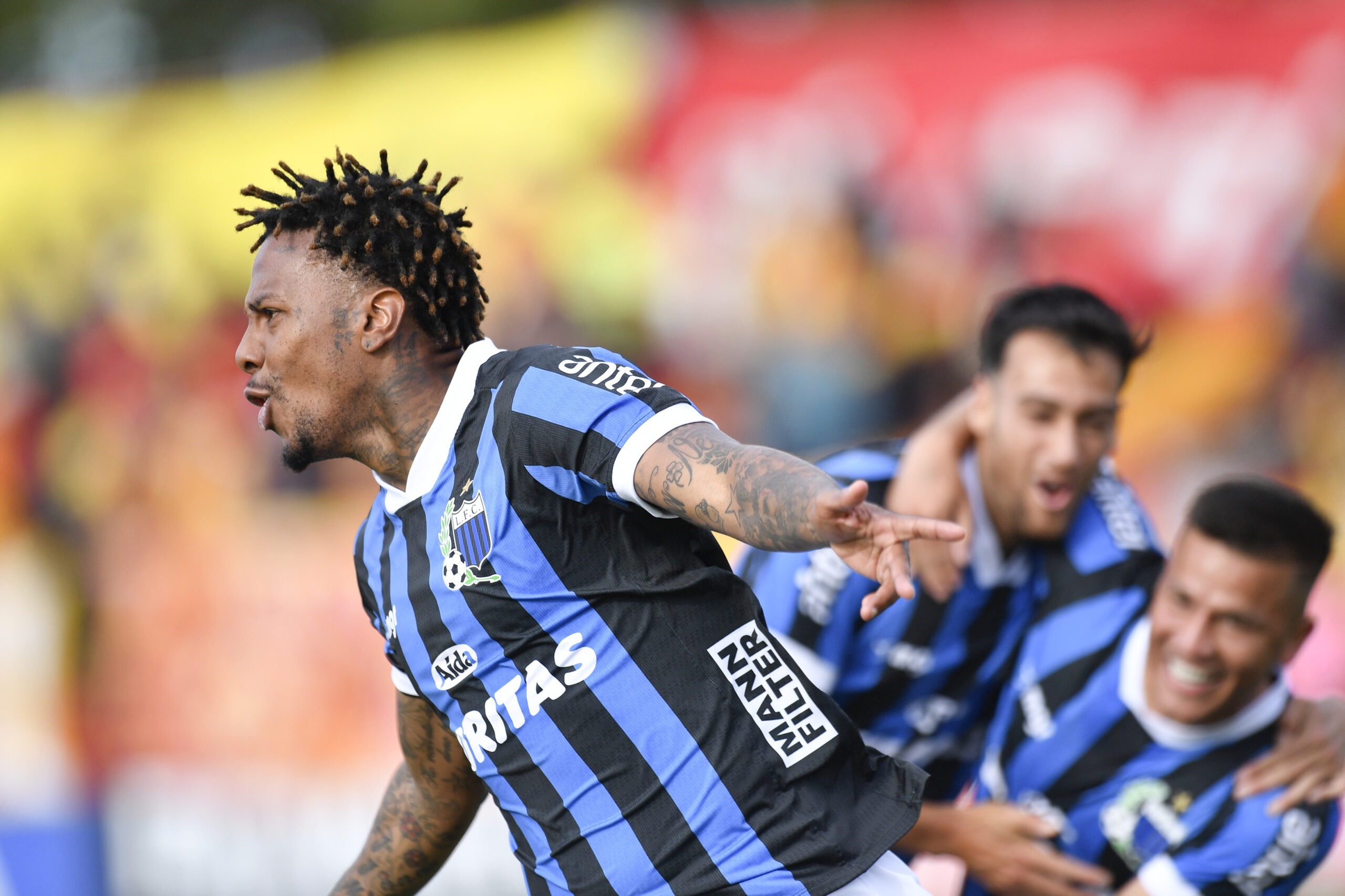 Fernando Morán-20250427FM-0770./ Abel Hernández, de Liverpool, tras convertir el primer gol de su equipo durante el partido Progreso vs Liverpool por la decimotercera fecha del Torneo Apertura, el 27 de abril de 2025 en el Estadio Parque Abraham Paladino, en Montevideo. / Foto: Fernando Morán, Agencia Gamba.-