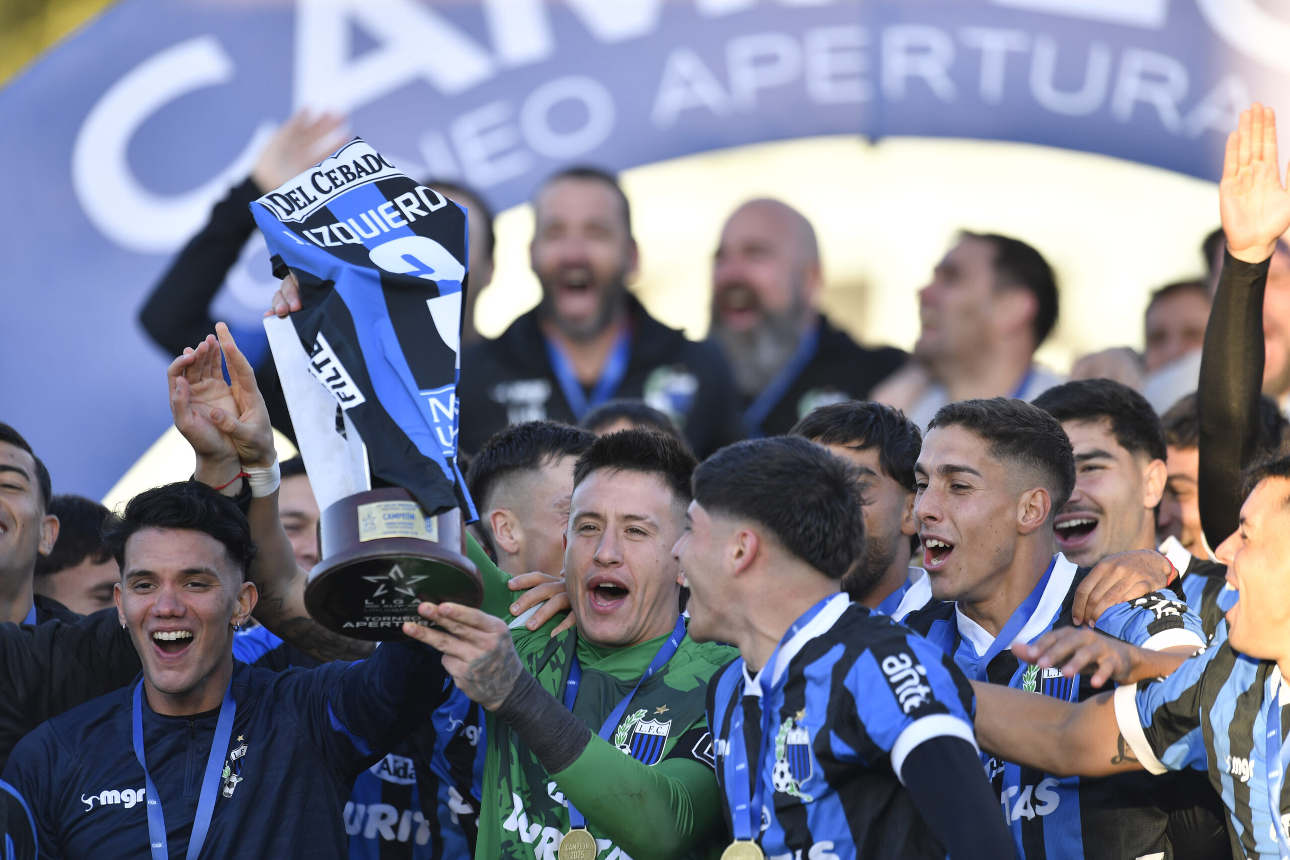 Fernando Morán-20250518FM-1347./ Liverpool Campeón del Torneo Apertura "Eduardo Arsuaga" el 18 de mayo de 2025 en el Estadio Belvedere, en Montevideo, luego de ganar el partido por la decimoquinta fecha a Cerro Largo, 1 a 0 con gol de Martín Rea, al inicio del segundo tiempo. / Foto: Fernando Morán, Agencia Gamba.-