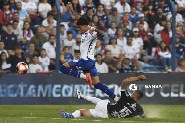 Lucas Villalba, de Nacional, Torneo Apertura. Estadio Gran Parque Central.