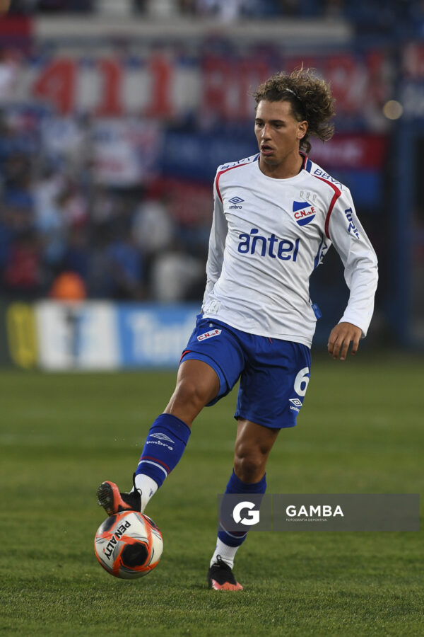 Luciano Boggio, de Nacional, Torneo Apertura. Estadio Gran Parque Central.