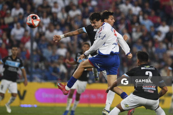 Gonzalo Petit, de Nacional, Torneo Apertura. Estadio Gran Parque Central.