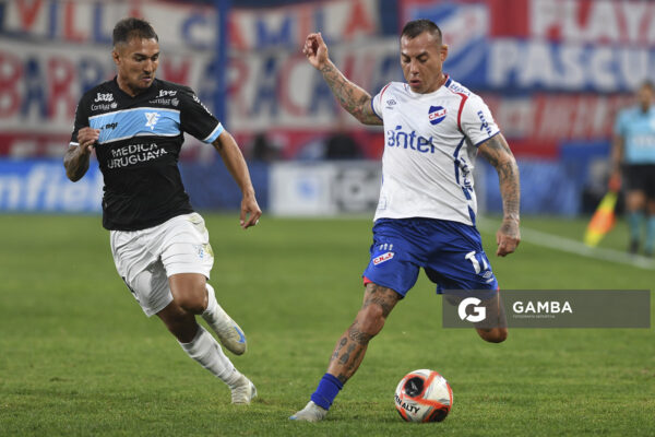 Eduardo Vargas, de Nacional, Torneo Apertura. Estadio Gran Parque Central.