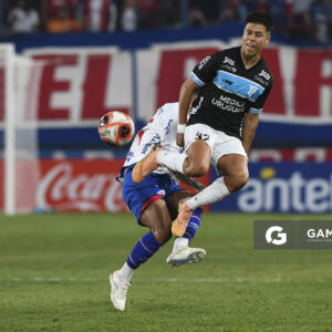 Sebastián Camacho, de Cerro, Torneo Apertura. Estadio Gran Parque Central.