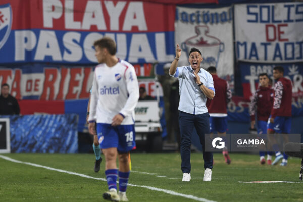 Pablo Peirano, director técnico de Nacional, Torneo Apertura. Estadio Gran Parque Central.