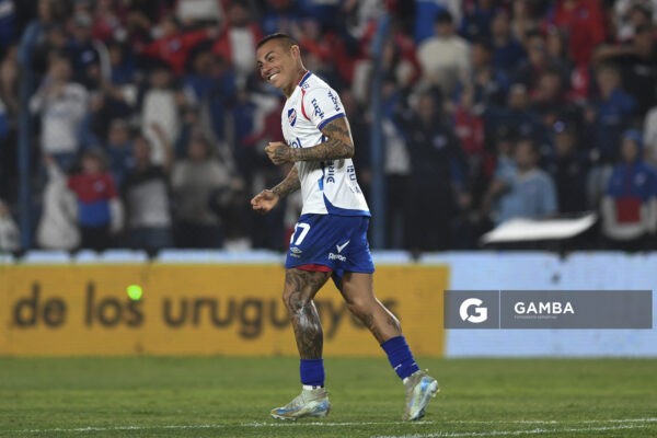 Eduardo Vargas, de Nacional, Torneo Apertura. Estadio Gran Parque Central.
