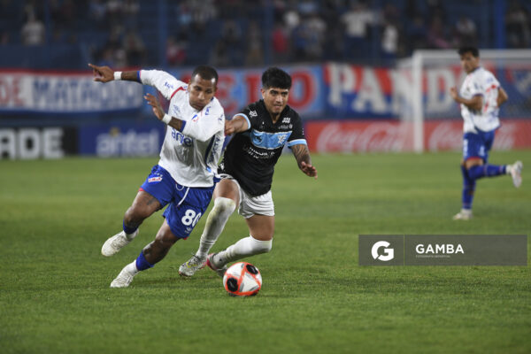 Rómulo Otero, de Nacional, Torneo Apertura. Estadio Gran Parque Central.