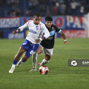 Rómulo Otero, de Nacional, Torneo Apertura. Estadio Gran Parque Central.