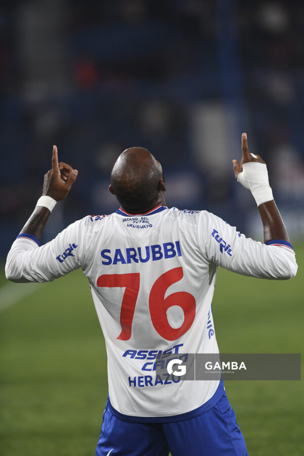 Diego Herazo, de Nacional, Torneo Apertura. Estadio Gran Parque Central.