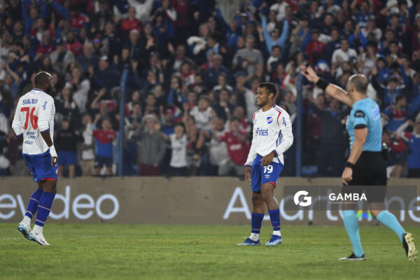 Lucas Morales, de Nacional, Torneo Apertura. Estadio Gran Parque Central.
