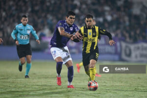 Leonardo Fernández, de Peñarol. Torneo Apertura – Liga AUF uruguaya 2025. Estadio Luis Franzini.
